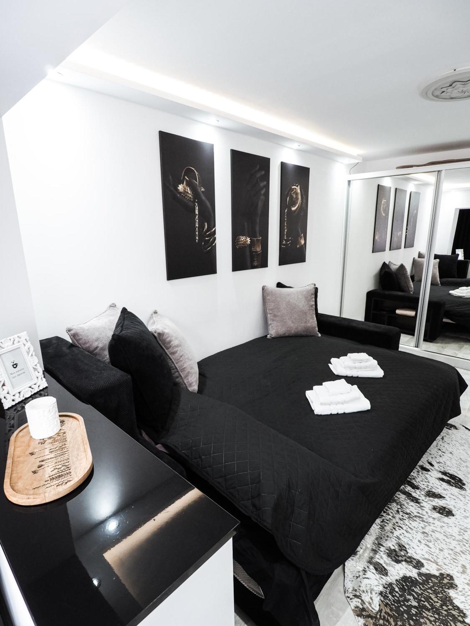Black&White Mountain - Adults Only Petroşani Exterior foto